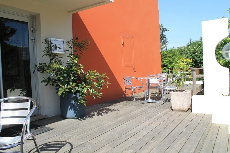 Hostal Adonis Lyon Est Artys H�tel