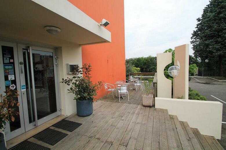 Hostal Adonis Lyon Est Artys H�tel