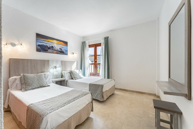 Klayman Olivina Aparthotel