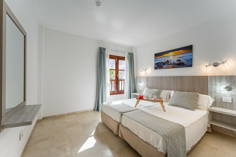Klayman Olivina Aparthotel