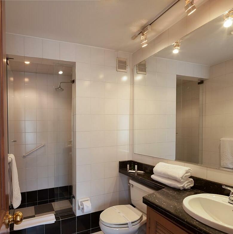 Hotel Cora 96 Street Suites