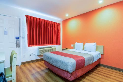 Hotel Motel 6 Bakersfield Airport