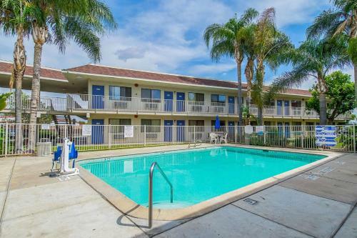 Hotel Motel 6 Bakersfield Airport