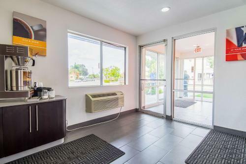 Hotel Motel 6 Bakersfield Airport