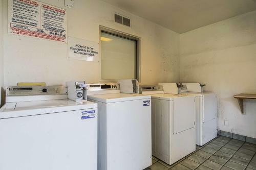 Hotel Motel 6 Bakersfield Airport