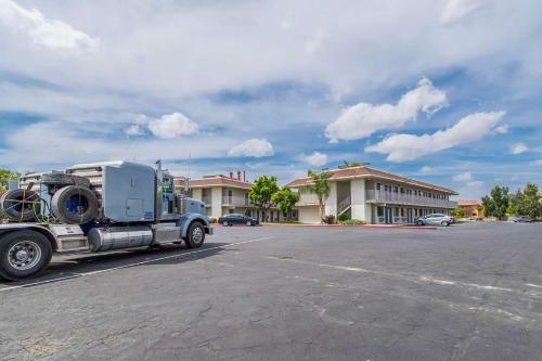 Hotel Motel 6 Bakersfield Airport