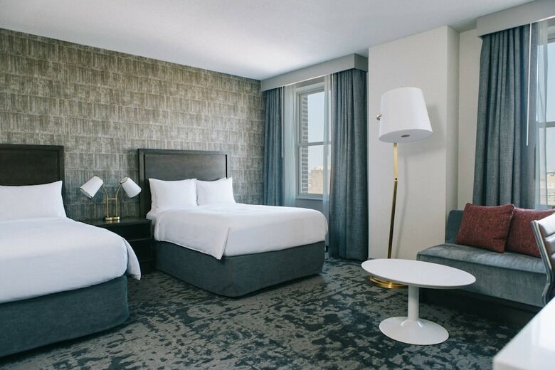 Renaissance St. Louis Grand & Suites Hotel
