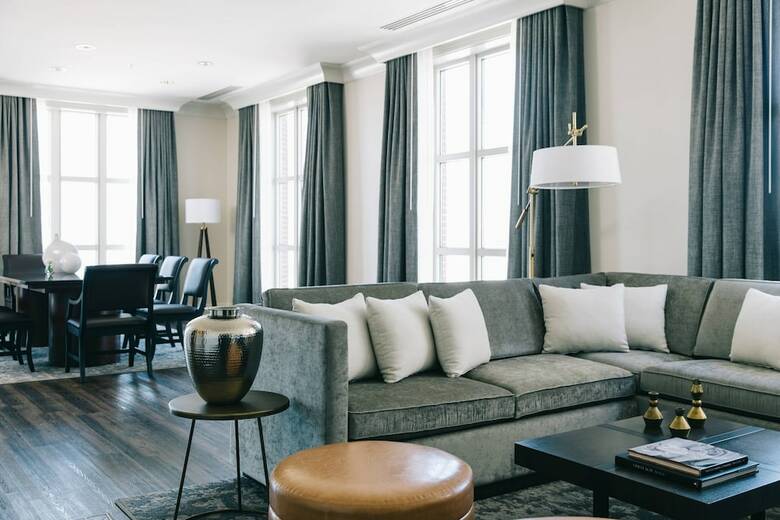 Renaissance St. Louis Grand & Suites Hotel