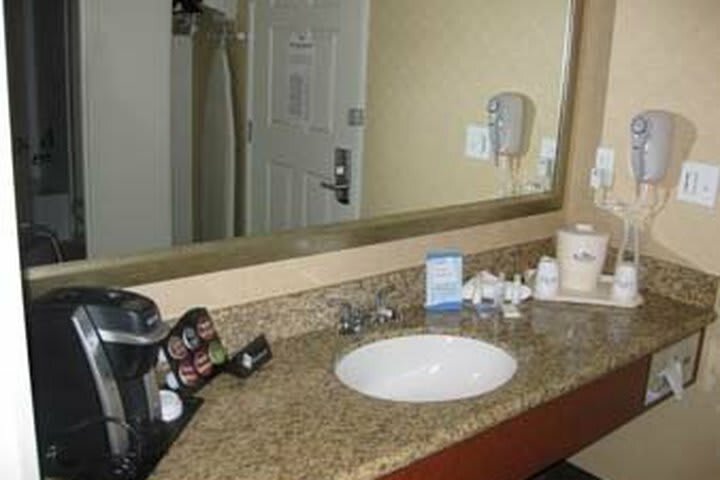 Hotel *baymont Inn & Suites* Duplicate