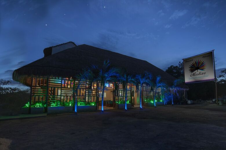 Mestizo Gallery Hotel