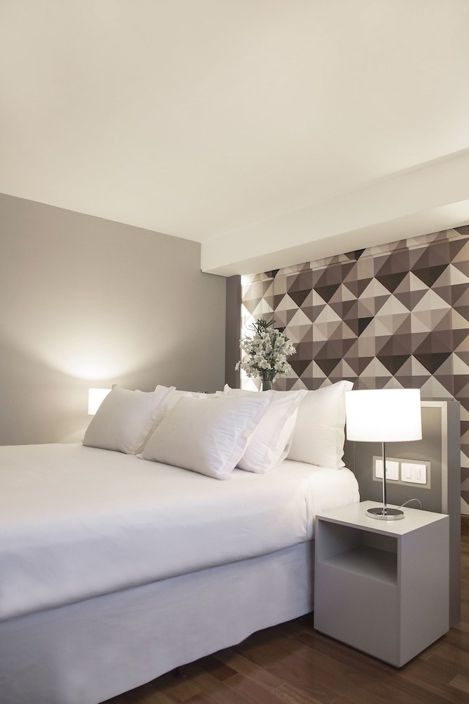 Hotel NH Curitiba The Five