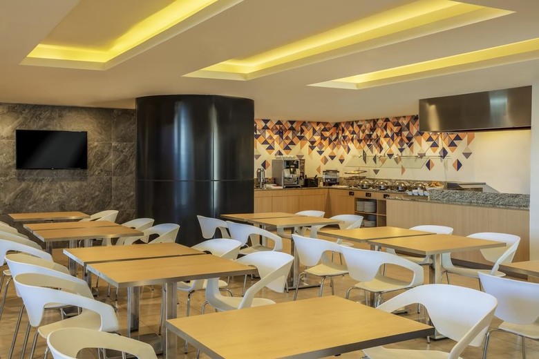 Hotel Fiesta Inn Express Quer�taro Constituyentes