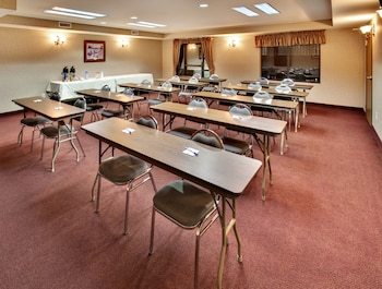 Holiday Inn Express Hotel & Suites Watertown