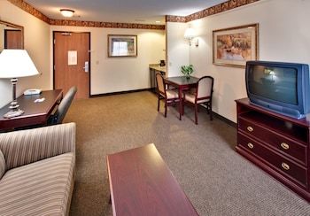 Holiday Inn Express Hotel & Suites Watertown