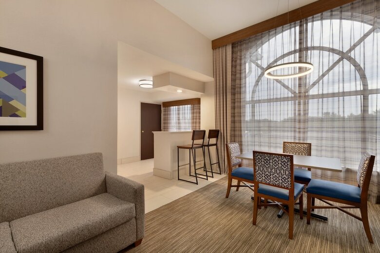 Holiday Inn Express Hotel & Suites Auburn