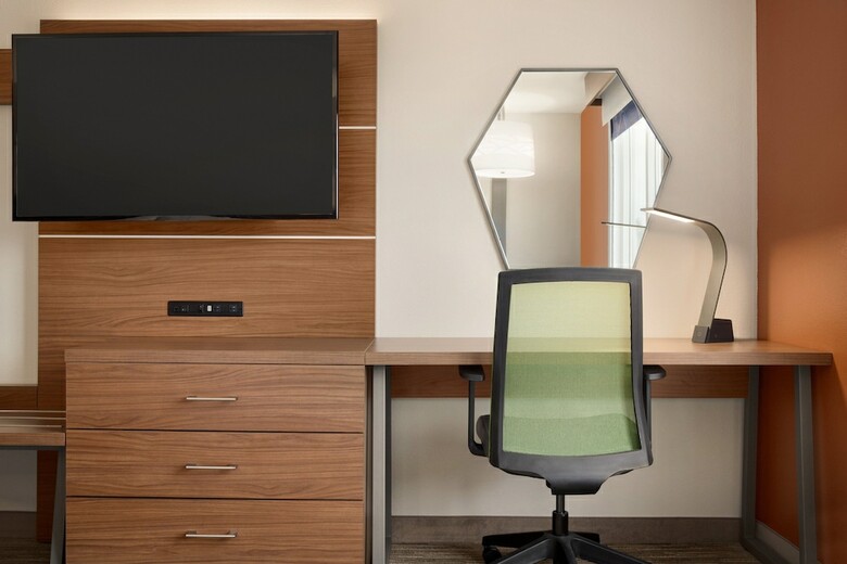Holiday Inn Express Hotel & Suites Auburn