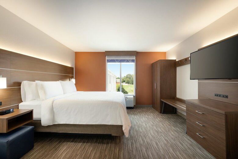 Holiday Inn Express Hotel & Suites Auburn