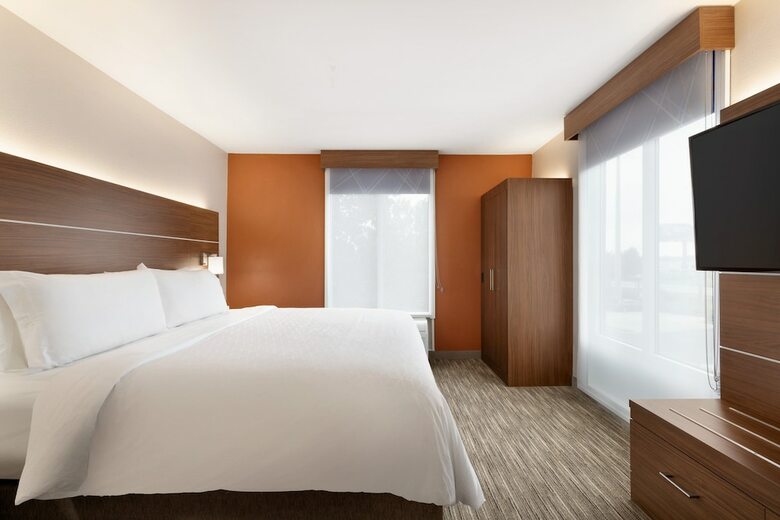 Holiday Inn Express Hotel & Suites Auburn
