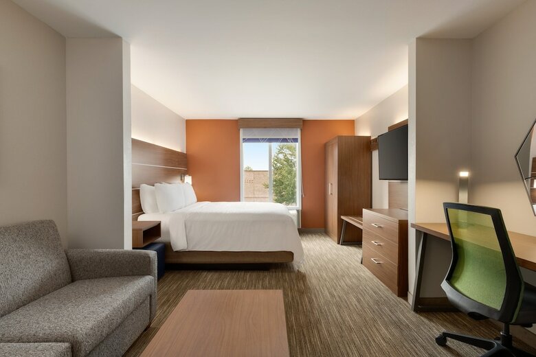 Holiday Inn Express Hotel & Suites Auburn