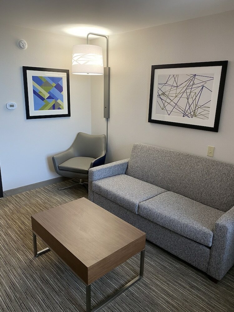 Holiday Inn Express Hotel & Suites Auburn