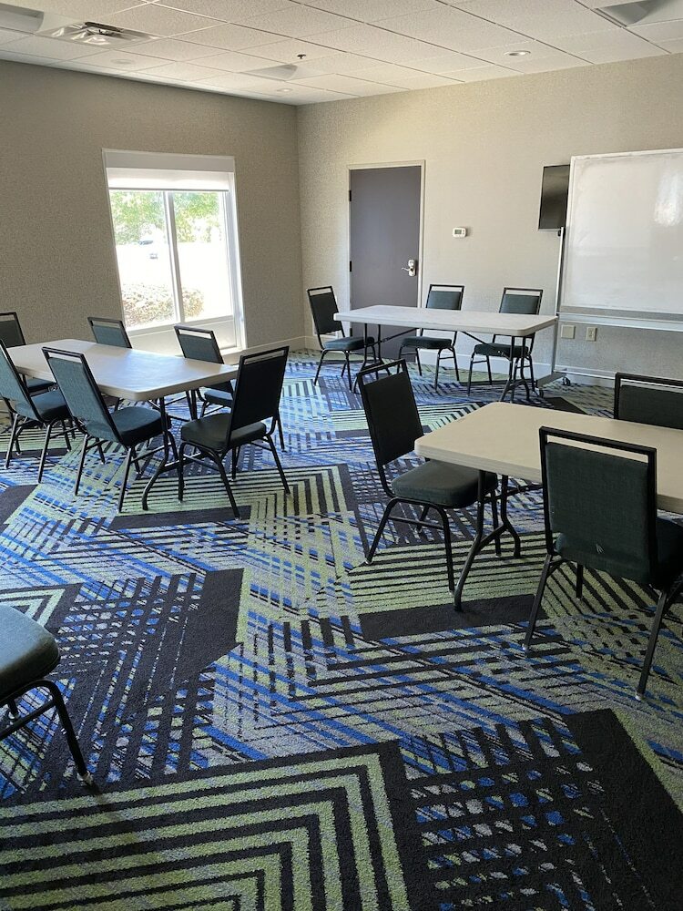 Holiday Inn Express Hotel & Suites Auburn
