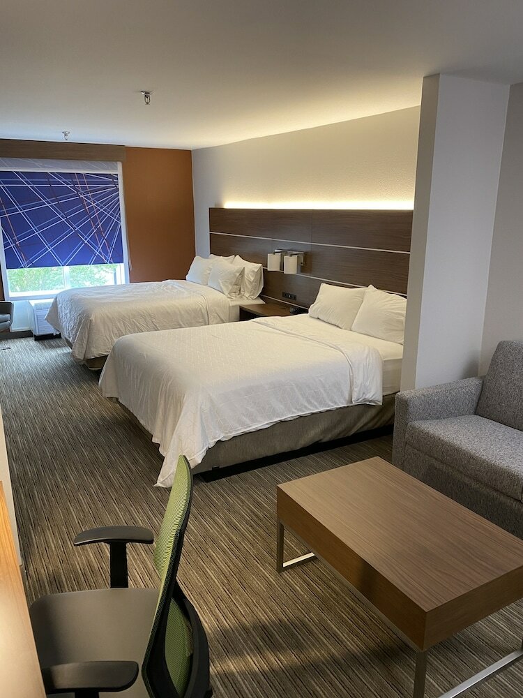 Holiday Inn Express Hotel & Suites Auburn