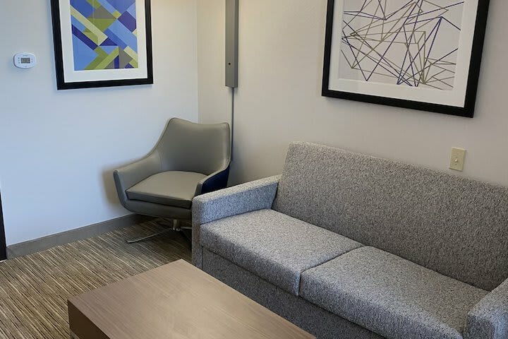 Holiday Inn Express Hotel & Suites Auburn