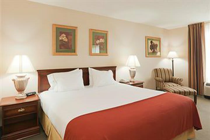 Holiday Inn Express Hotel & Suites Auburn
