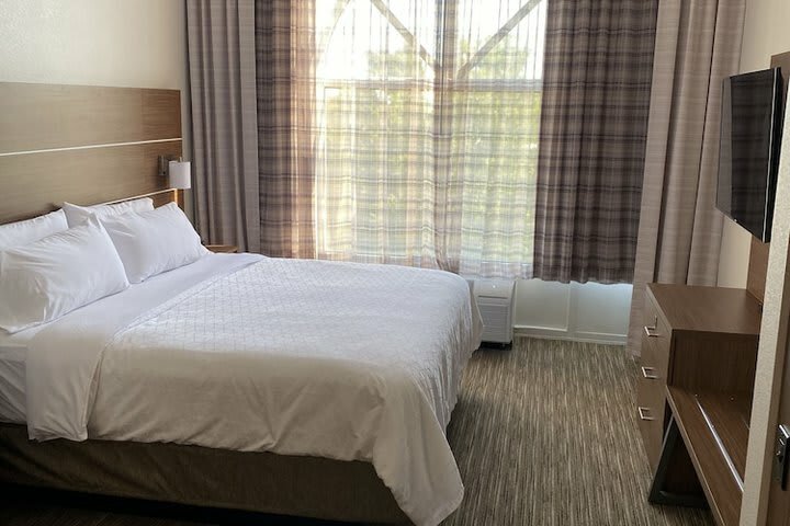 Holiday Inn Express Hotel & Suites Auburn