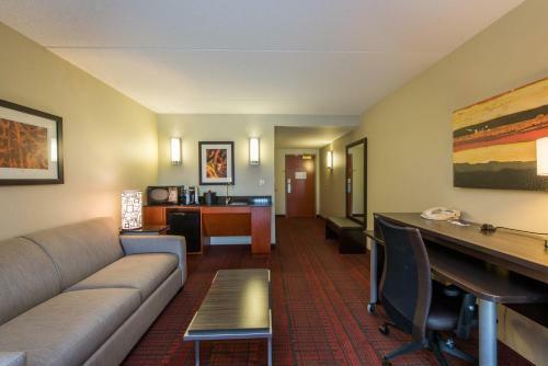 Holiday Inn Express Hotel & Suites Auburn
