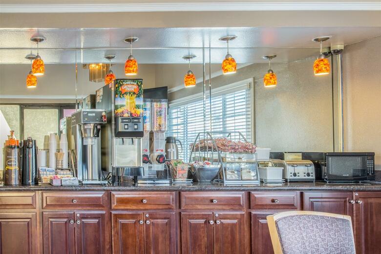 Hotel Super 8 By Wyndham Upland Ontario Ca