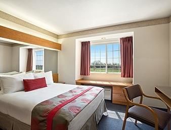 Hotel Ramada Limited And Suites Bloomington