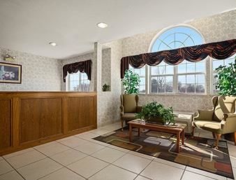 Hotel Ramada Limited And Suites Bloomington