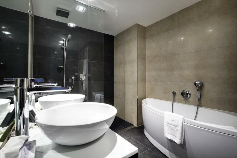 Hotel NH Bratislava Gate One