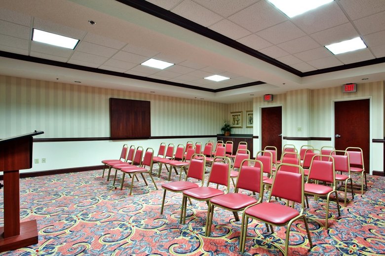 Holiday Inn Express Hotel & Suites Chesapeake