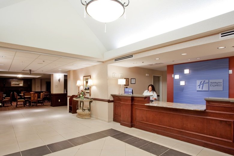 Holiday Inn Express Hotel & Suites Chesapeake