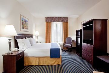 Holiday Inn Express Hotel & Suites Chesapeake