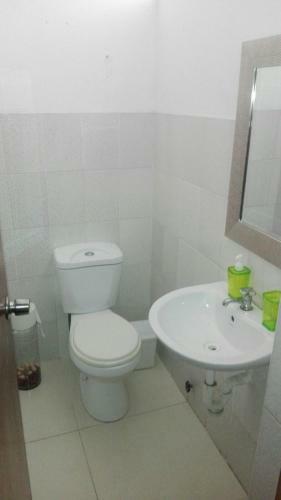 Hostal Malu House For Travelers And Backpackers