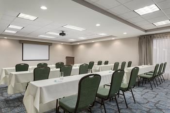 Hotel Homewood Suites By Hilton Fargo