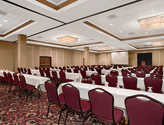Ramada Plaza Fargo Hotel And C