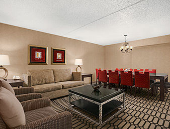 Ramada Plaza Fargo Hotel And C