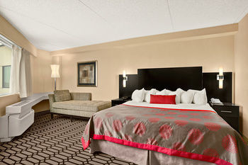 Ramada Plaza Fargo Hotel And C