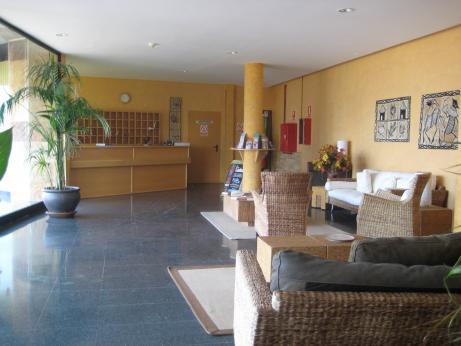 Apartamentos Amadores Beach