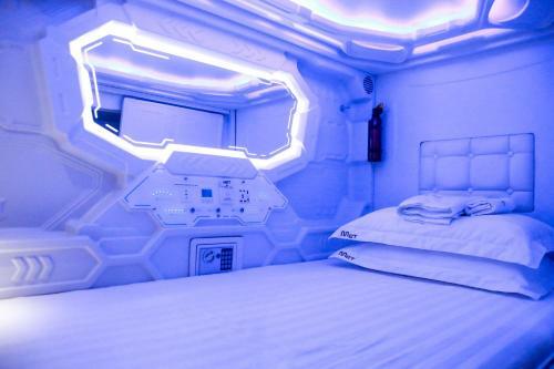 Met A Space Pod @ Arab Street