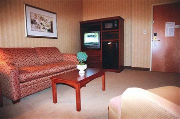 Holiday Inn Express Hotel & Suites Woodbridge
