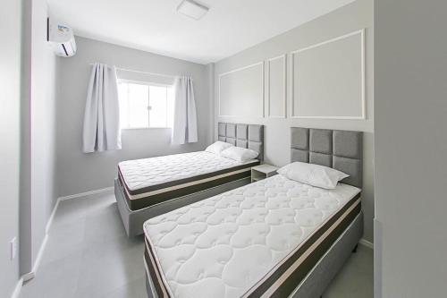 Apartamento De Alto Padrao Com Piscina (novo E Decorado)