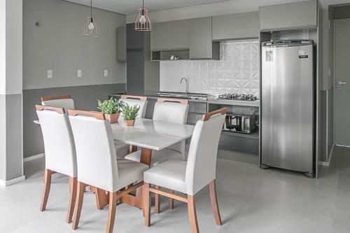 Apartamento De Alto Padrao Com Piscina (novo E Decorado)