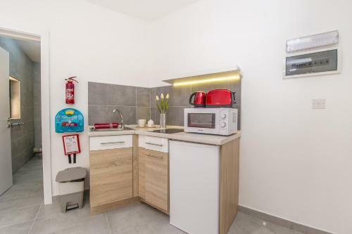 Studio Apartments, Theoria Travel
