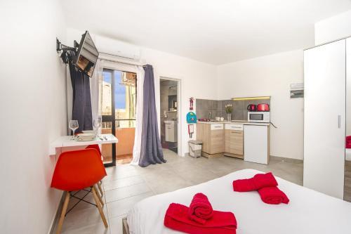 Studio Apartments, Theoria Travel