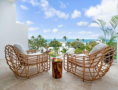 Hotel Hodges Bay Resort & Spa